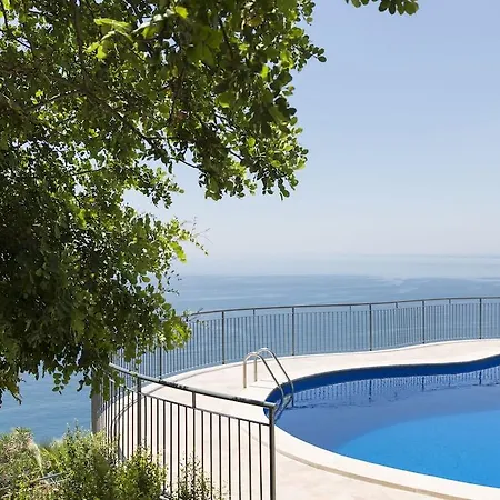 Crystal Sea Hotel 4*